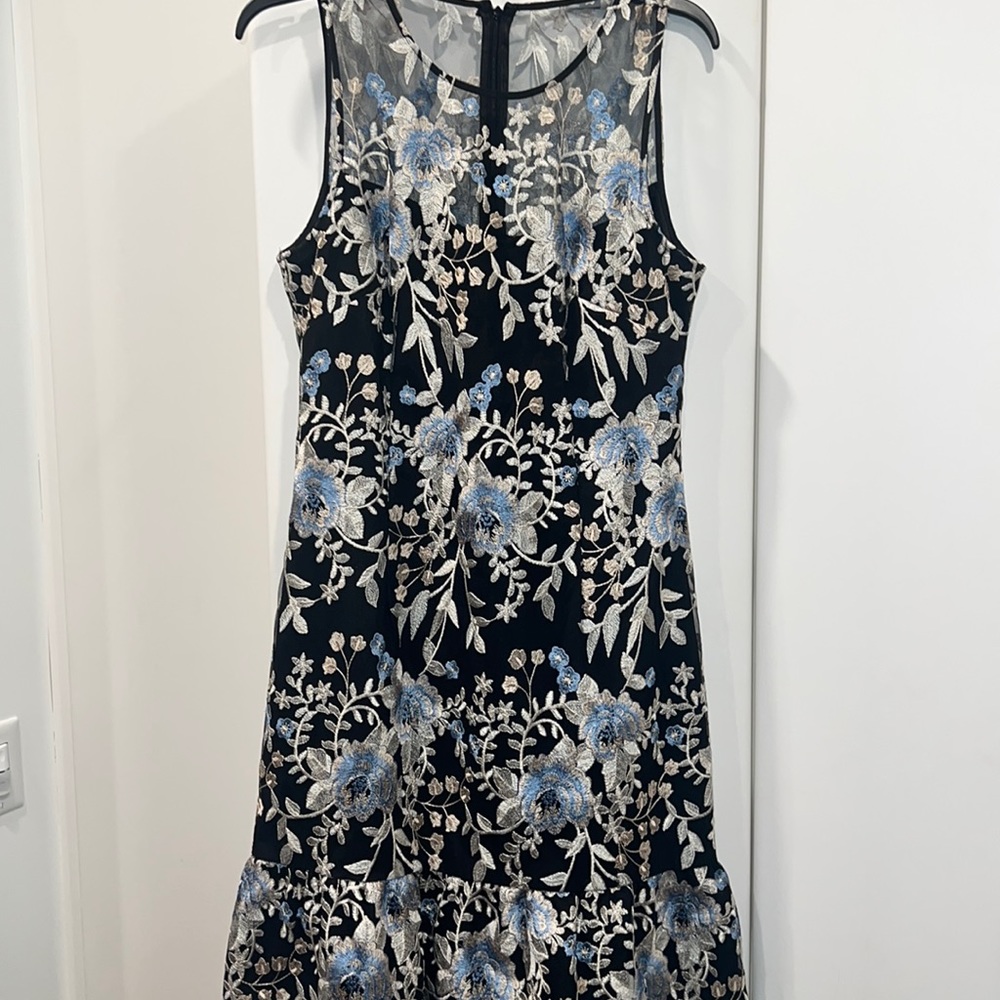 Embroidered lace Sheath Dress